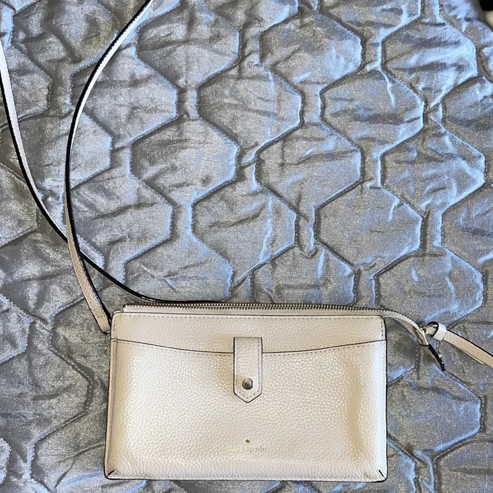 Kate Spade Crossbody - Picture 4 of 11